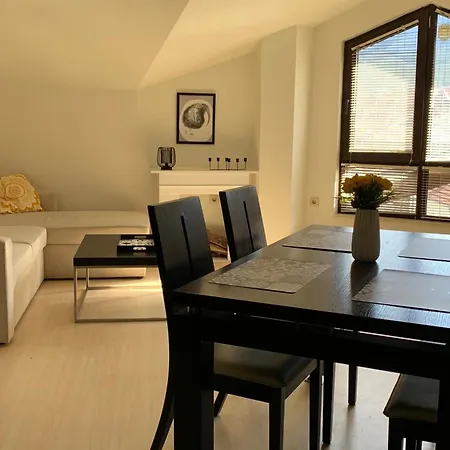 Appartement Art In With Mountain View