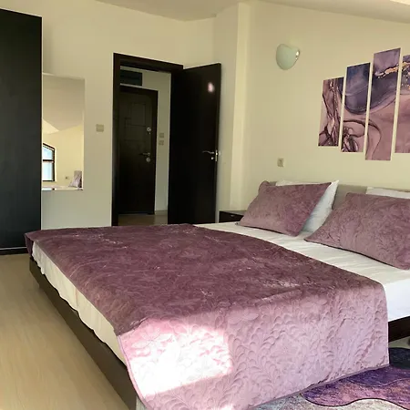 Spacious Art With Mountain Views
