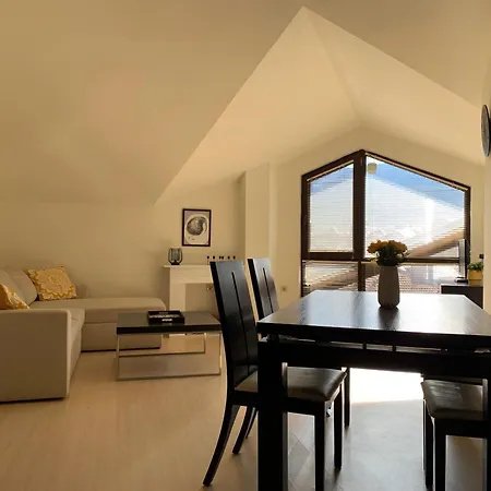 Spacious Art With Mountain Views Apartamento
