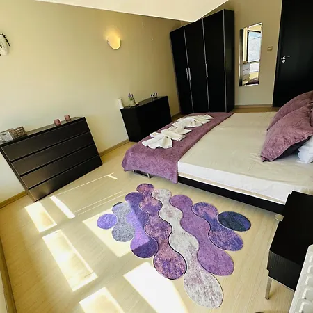 Apartment Art In With Mountain View Bansko